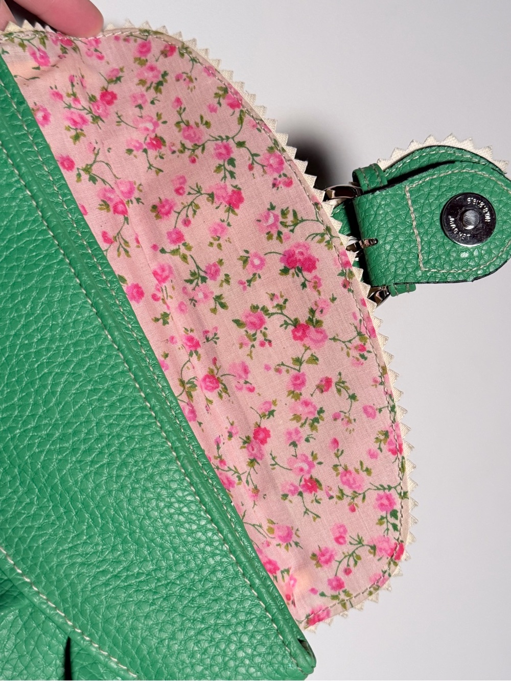 Fashion Express Green Leather Wristlet Clutch with Decorative Buckle - Picture 4 of 7